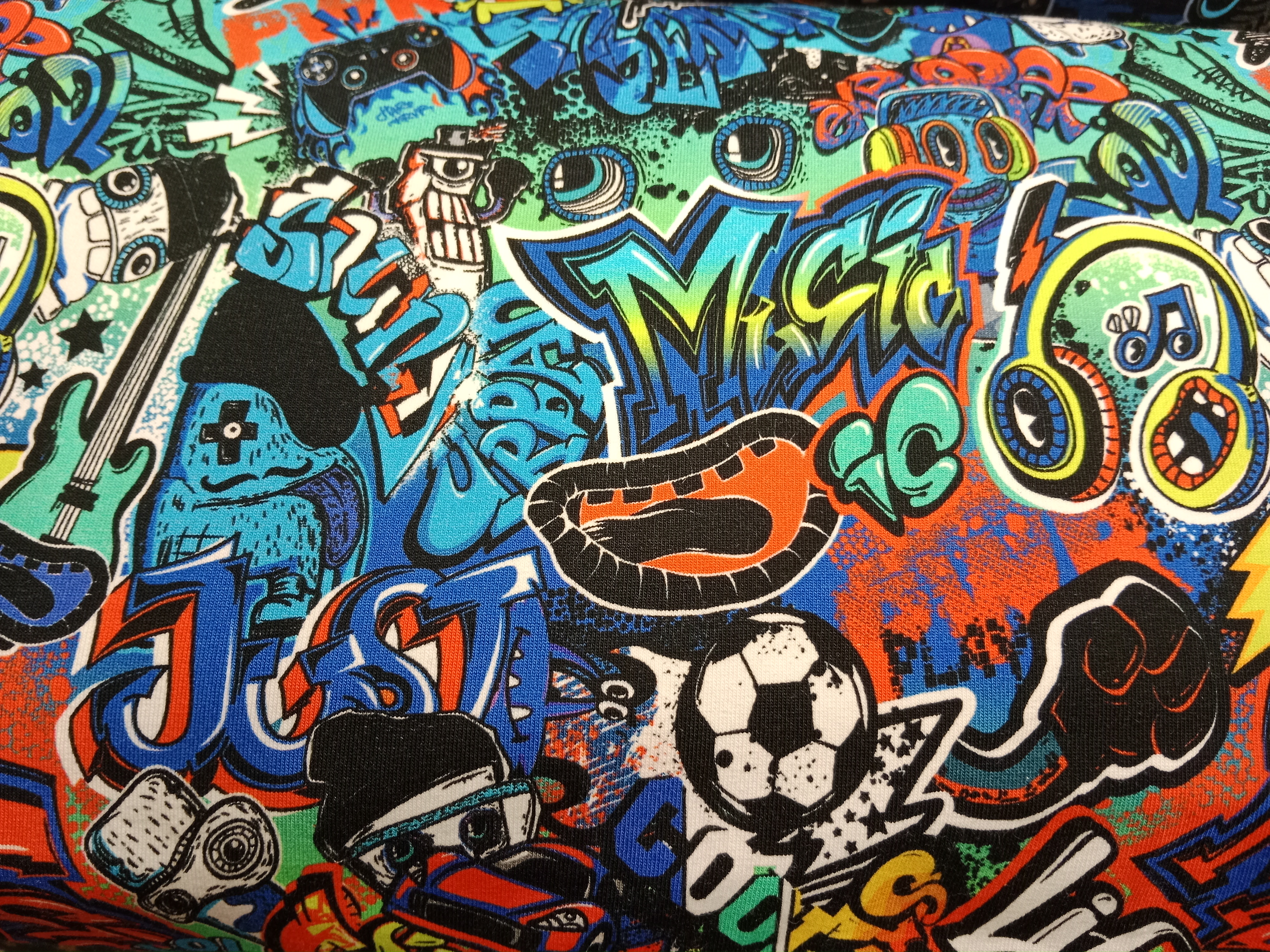 Počesaná teplákovina - Graffiti