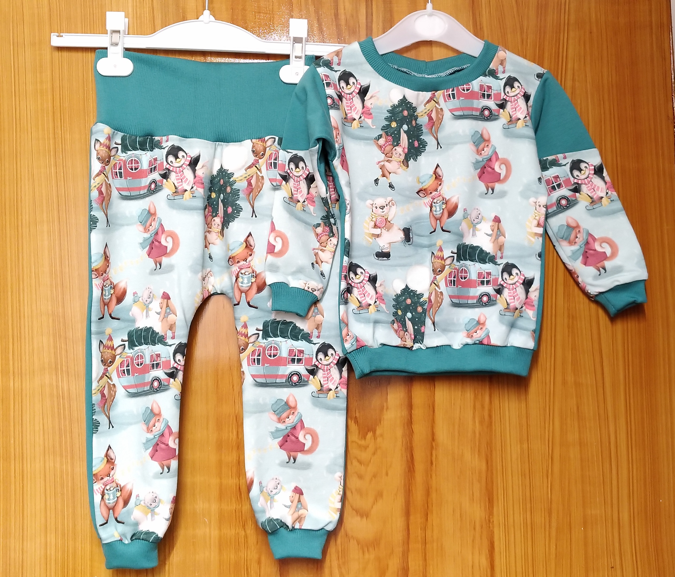SET - Zvířátka bruslí na ledě , vel. 98