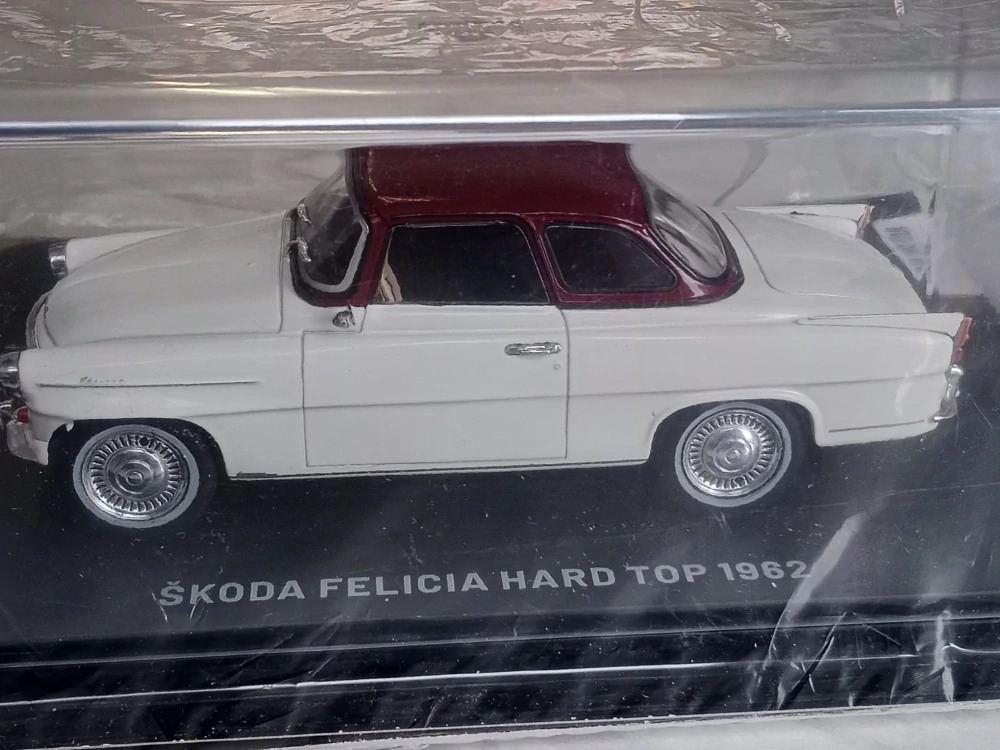 ŠKODA nadčasové ikony 1:24 - Škoda Felicia Hard top 1962 - č. 5