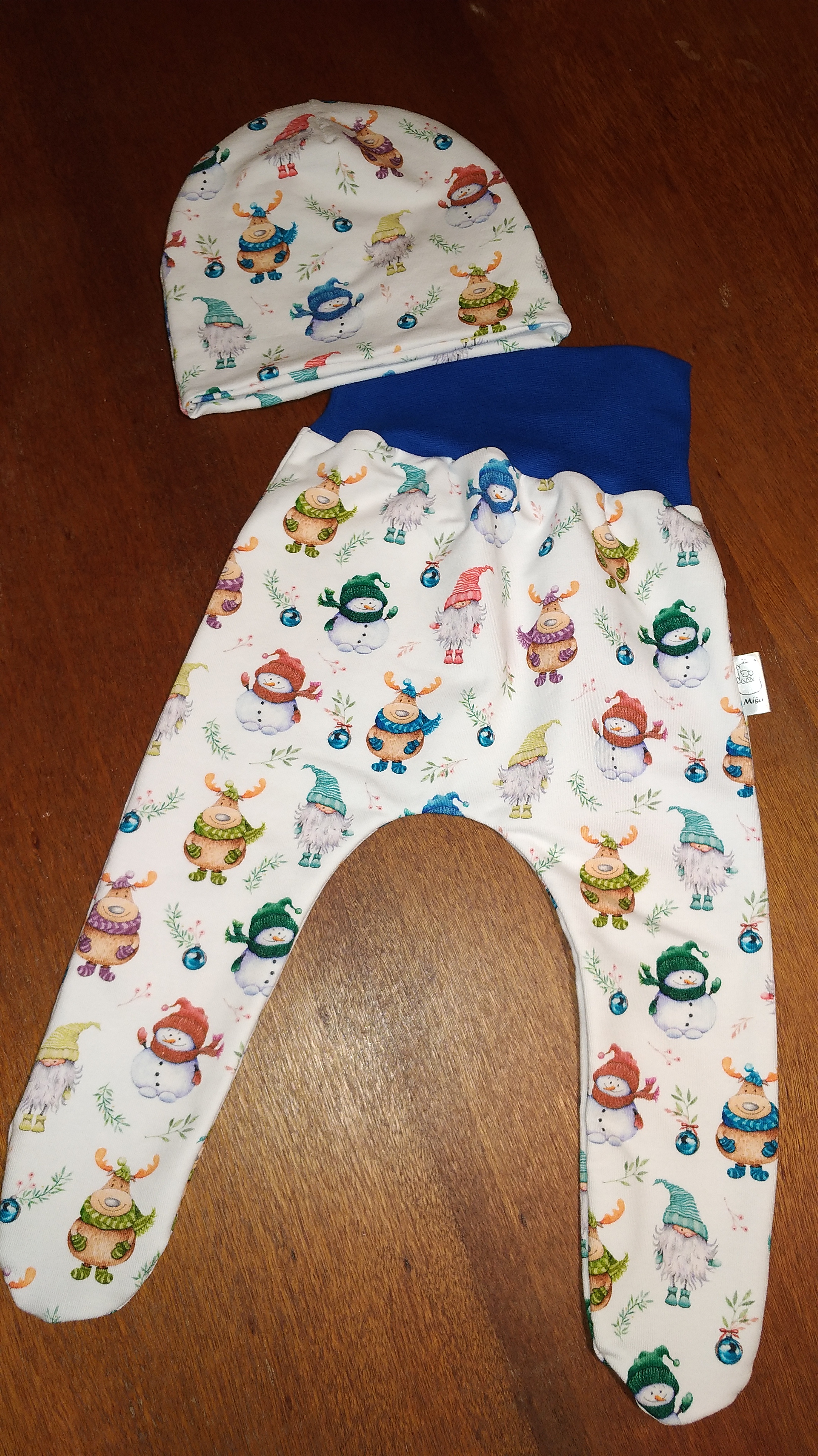 Teplákovina - Sněhuláci, skřítci a sobi