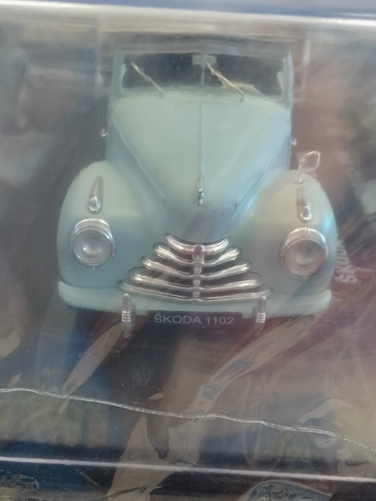 ŠKODA nadčasové ikony 1:24 - Škoda 1102 Roadster 1951- č. 12