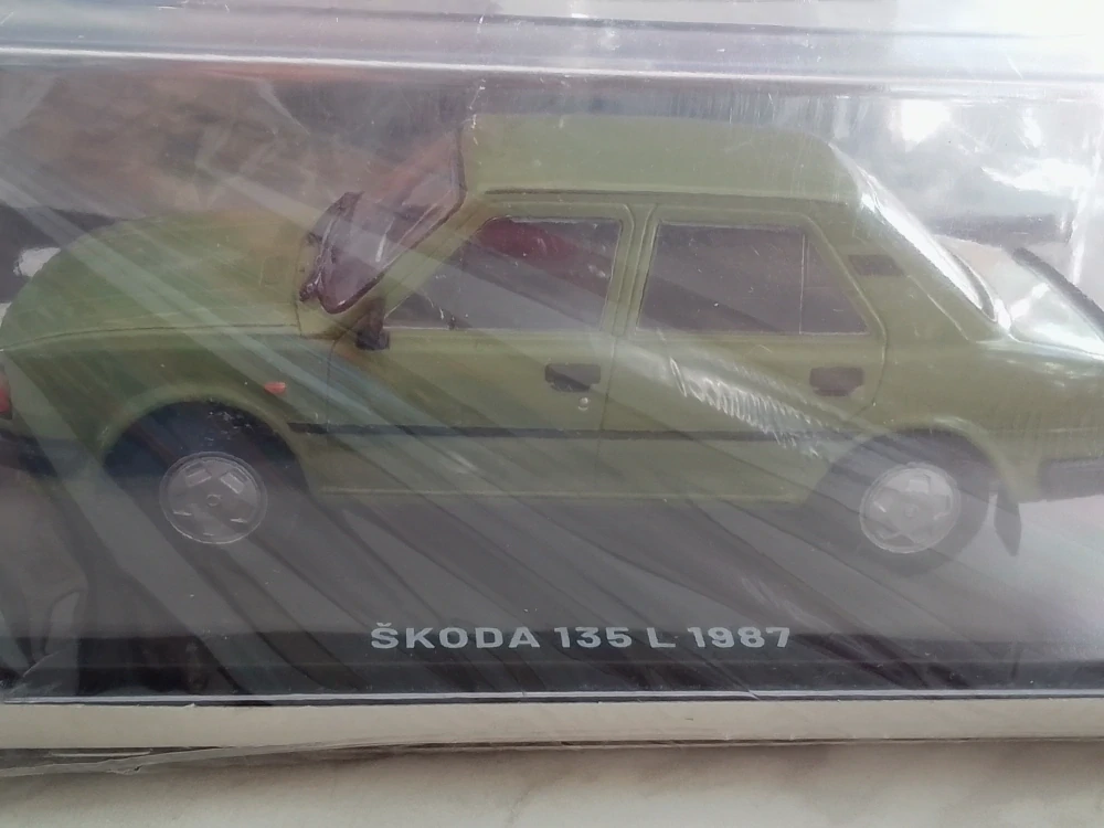 ŠKODA nadčasové ikony 1:24 - Škoda 135 L 1987 - č. 15