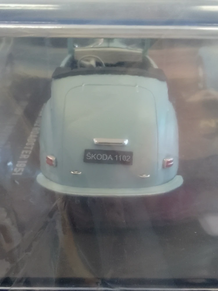 ŠKODA nadčasové ikony 1:24 - Škoda 1102 Roadster 1951- č. 12