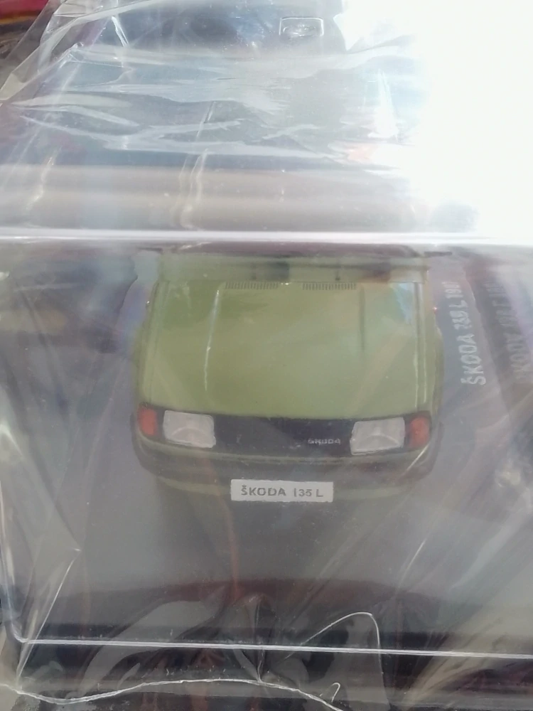 ŠKODA nadčasové ikony 1:24 - Škoda 135 L 1987 - č. 15