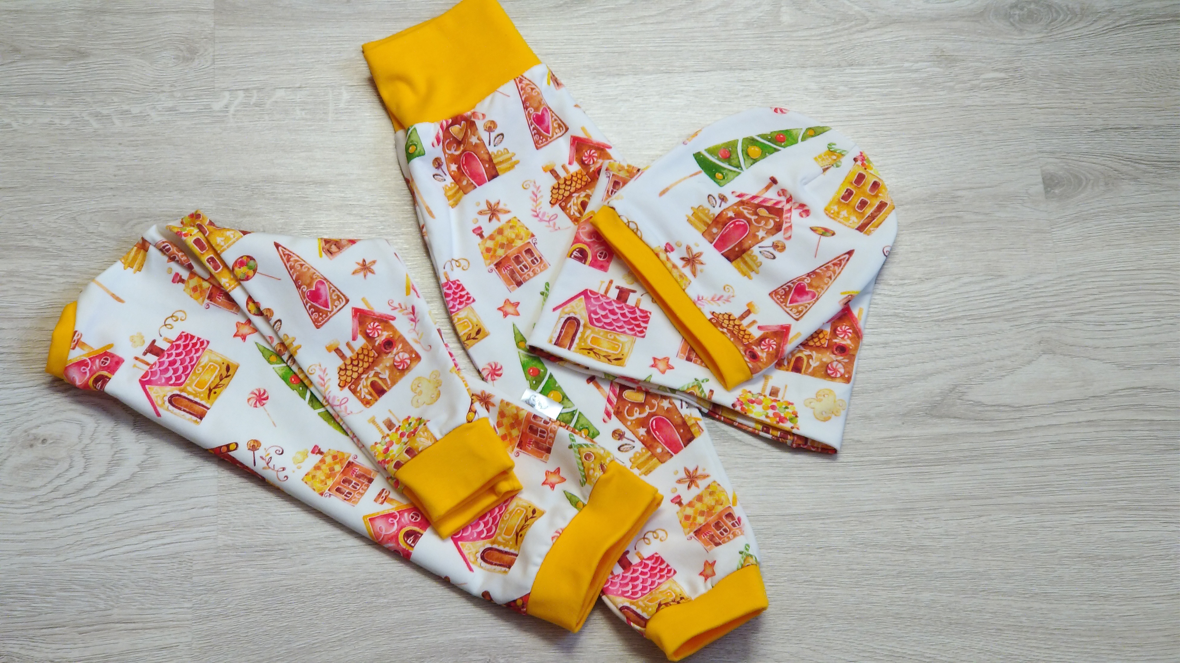 Čepice jednostranná s nápletem - Perníčky na světlé